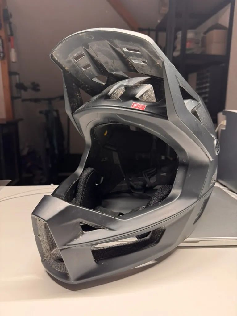 Helma iXS Trigger FF - černá