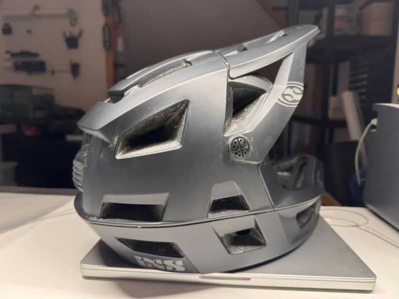 Helma iXS Trigger FF - černá