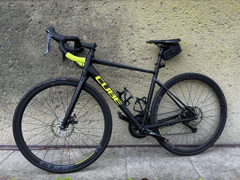 Cube ATTAIN PRO 2021 black ́n ́flashyellow