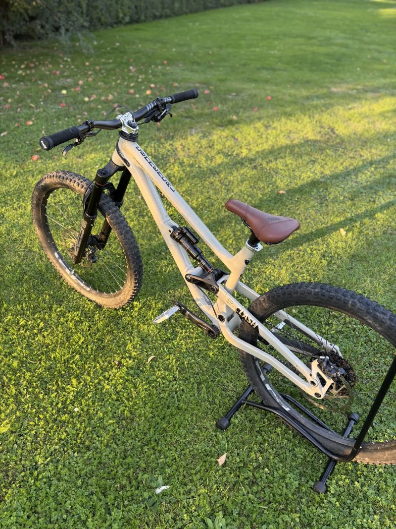 Commencal Chalk Clash 2023