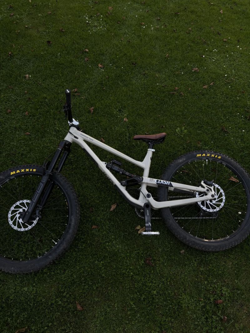 Commencal Chalk Clash 2023