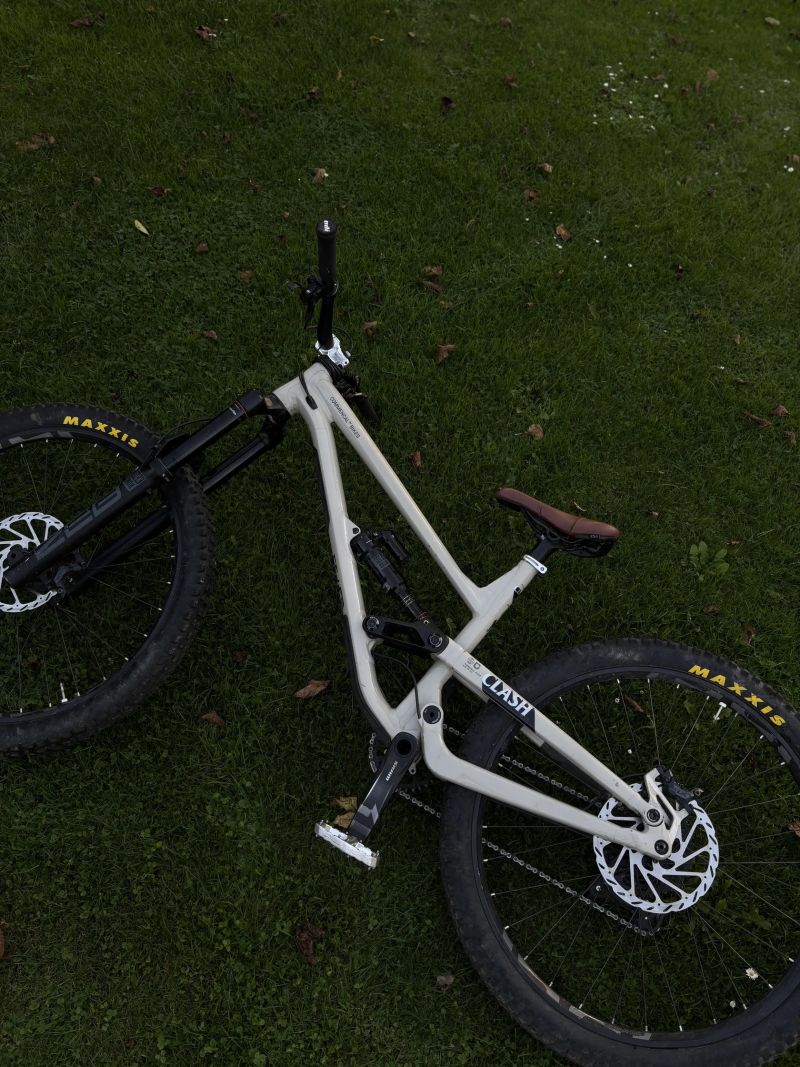 Commencal Chalk Clash 2023