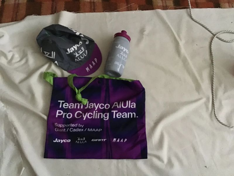 Láhev, taška a čepice týmu Jayco