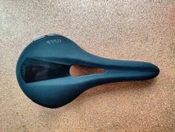 Prodám Fizik R1 Open Large Carbon Braided