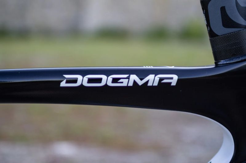 Pinarello Dogma F10 vel.55 | Shimano Ultegra R8000 | Zipp Firecast 404 | keramická ložiska