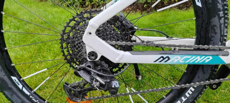 Dámské horské elektrokolo KTM