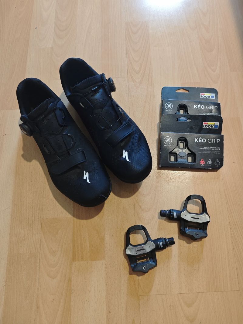 Specialized torch 2.0 (vel. 45) + pedály look 