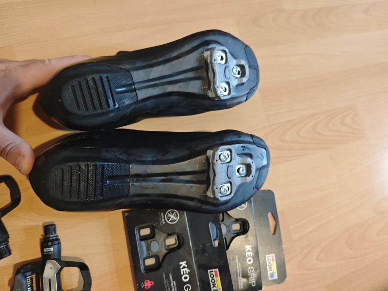 Specialized torch 2.0 (vel. 45) + pedály look 