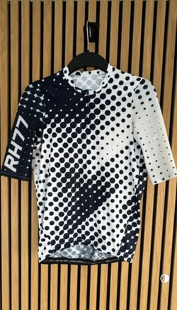 Dres značky RH77