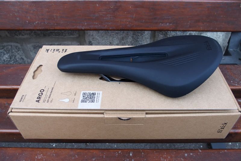 Sedlo FIZIK Vento Argo R3 140 mm