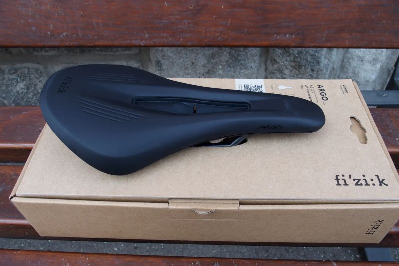 Sedlo FIZIK Vento Argo R3 140 mm