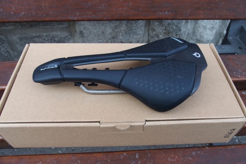 Sedlo prologo scratch m5 tirox 140 mm