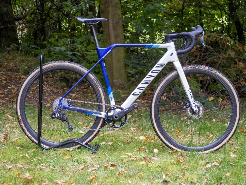 Canyon Inflite CF SLX vel. M (2 kola k dispozici)