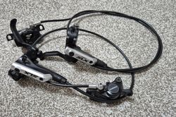 Brzdy Shimano SLX M675-B - i-spec B, pěkné, málo jeté