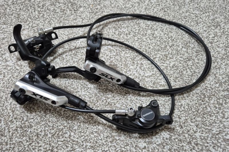 Brzdy Shimano SLX M675-B - i-spec B, pěkné, málo jeté