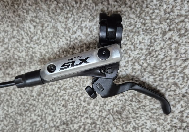 Brzdy Shimano SLX M675-B - i-spec B, pěkné, málo jeté