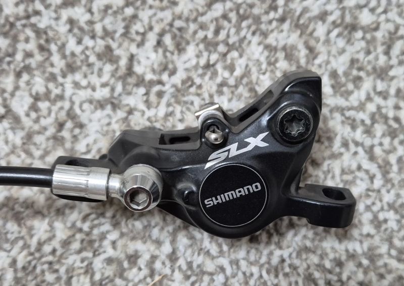 Brzdy Shimano SLX M675-B - i-spec B, pěkné, málo jeté