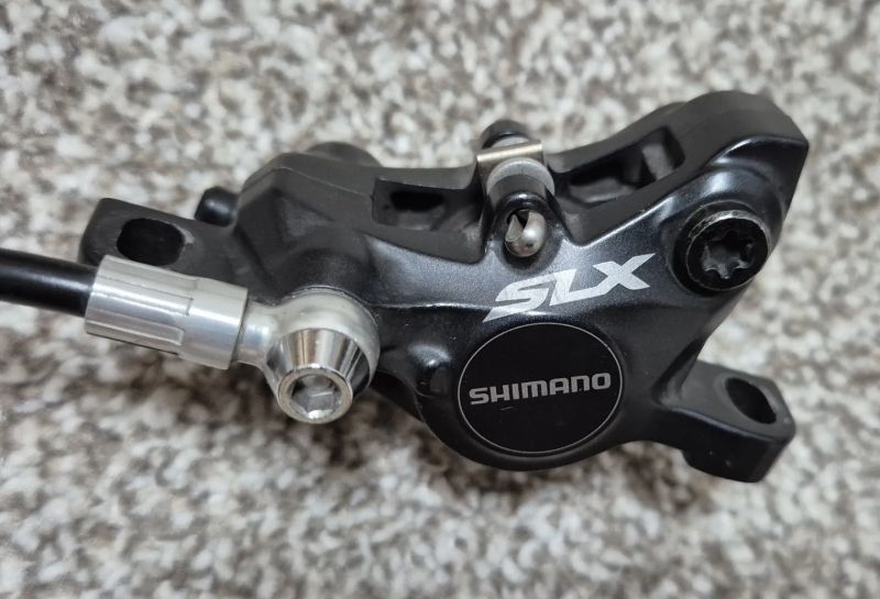 Brzdy Shimano SLX M675-B - i-spec B, pěkné, málo jeté