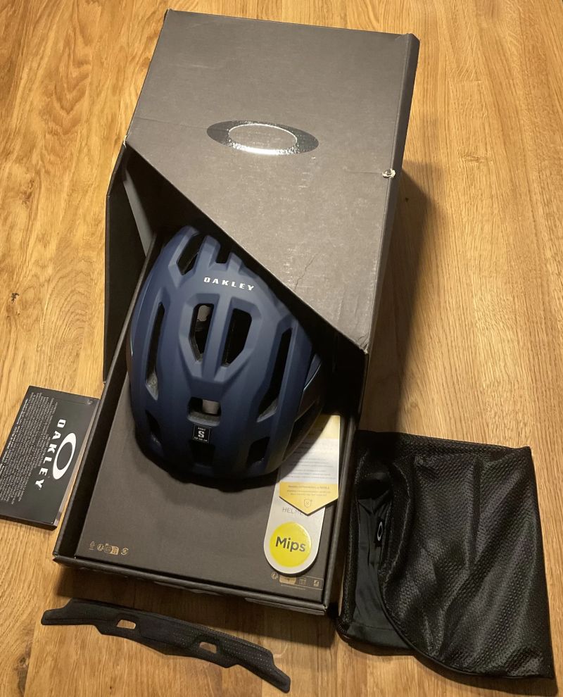 helma OAKLEY ARO3 Mips - Nová