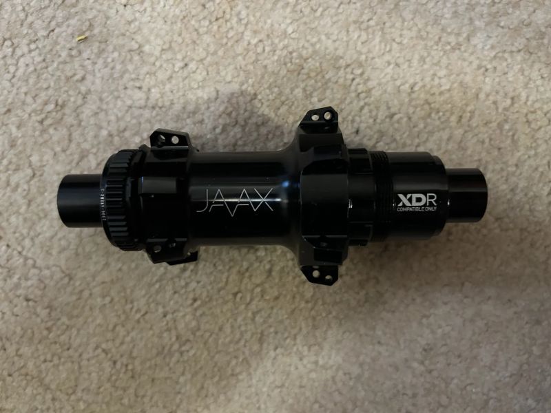 Nový zadní náboj JAVAX - 24 děr, XDR ořech, 142x12, centerlock