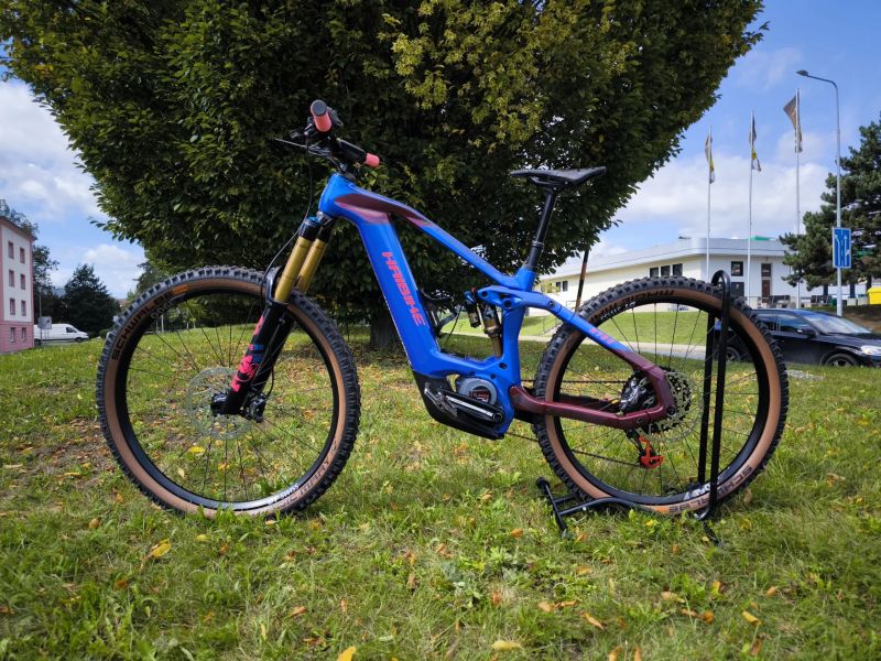 Haibike Hybe 11, karbon, Bosch CX Race, vel. S, plna zaruka, najeto 600km, puvodni cena 250tis