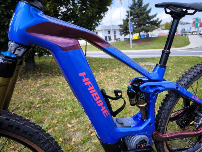 Haibike Hybe 11, karbon, Bosch CX Race, vel. S, plna zaruka, najeto 600km, puvodni cena 250tis