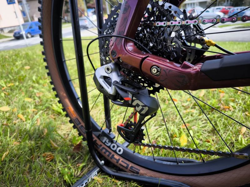 Haibike Hybe 11, karbon, Bosch CX Race, vel. S, plna zaruka, najeto 600km, puvodni cena 250tis