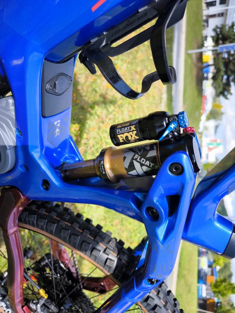 Haibike Hybe 11, karbon, Bosch CX Race, vel. S, plna zaruka, najeto 600km, puvodni cena 250tis
