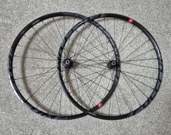 Pěkná 29" kola Fulcrum Red Zone 5, přední 15x100mm, zadní 10x135 nebo 12x142mm