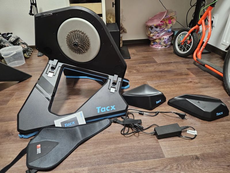 Tacx 2T Neo, motion plates, kazeta shimano 105