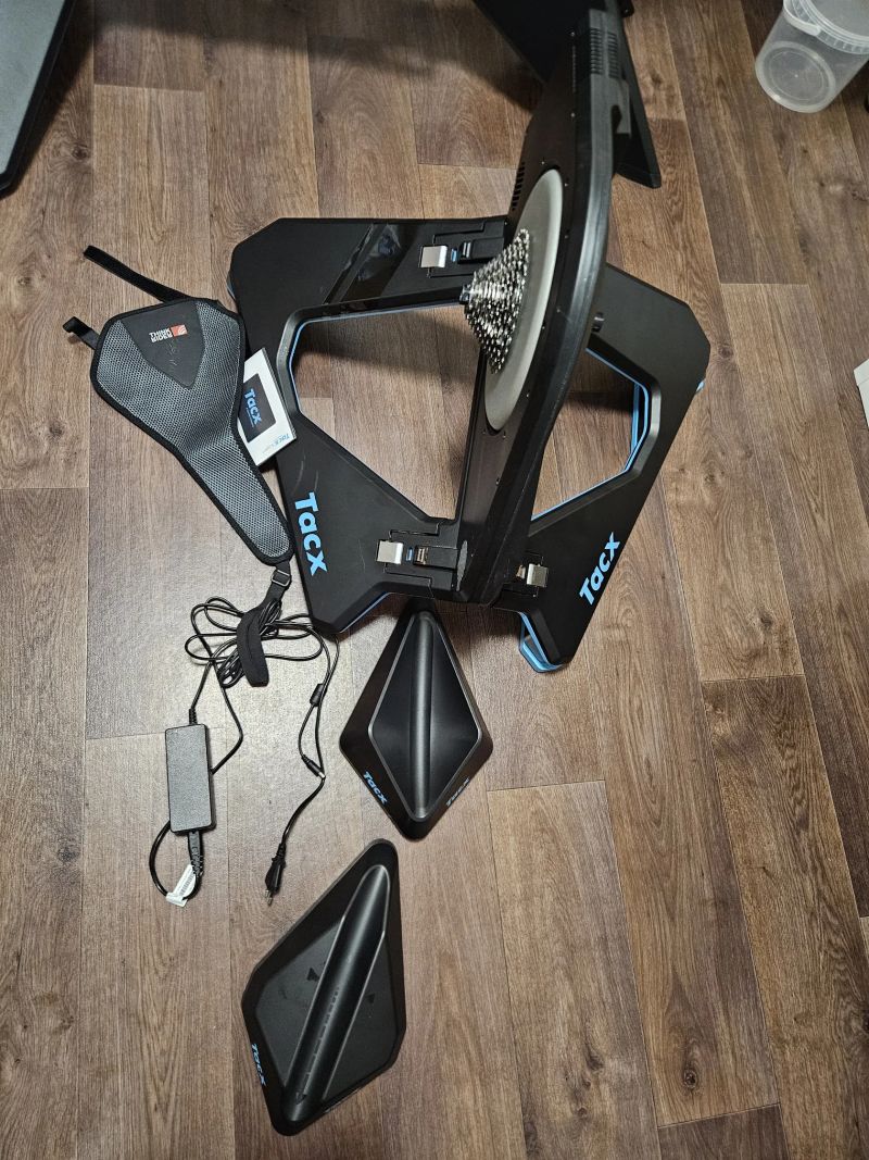 Tacx 2T Neo, motion plates, kazeta shimano 105