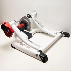 Trenažer Elite Qubo Fluid + Snímač Misuro B+ a příslušenství