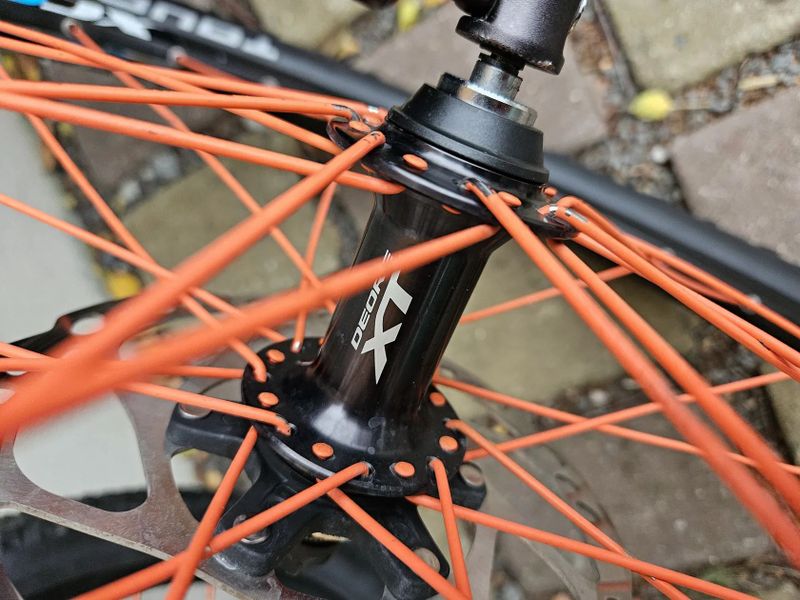 Remerx zapletené kolo 26", 559-17, rychoupínák, DEORE XT, centerlock, 32 děr