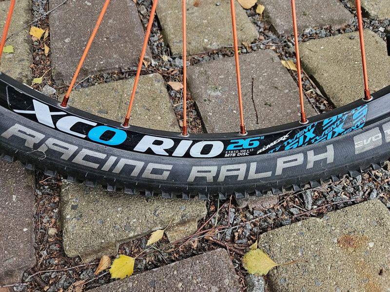 Remerx zapletené kolo 26", 559-17, rychoupínák, DEORE XT, centerlock, 32 děr
