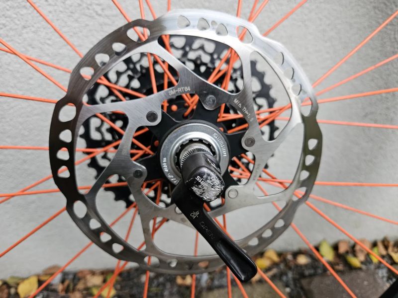 Remerx zapletené kolo 26", 559-17, rychoupínák, DEORE XT, centerlock, 32 děr