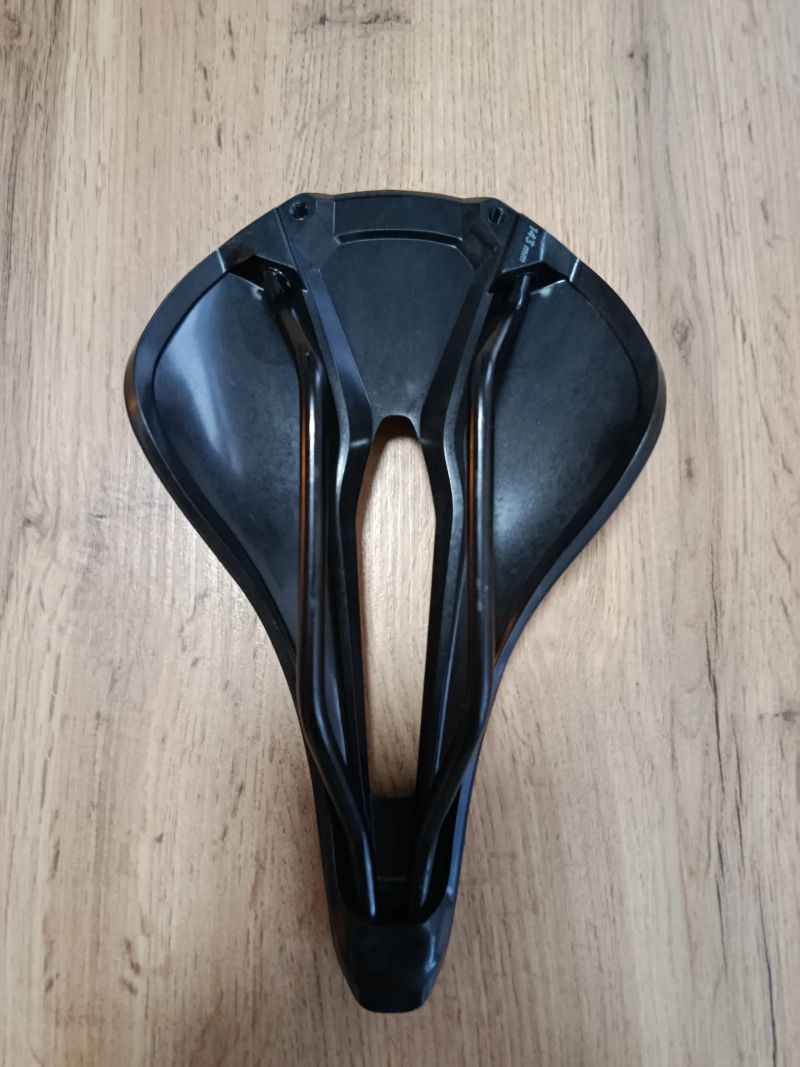 Nové sedlo Specialized Power Comp 143mm