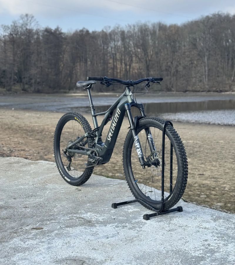 Specialized turbo levo comp 2021 2100km najeto
