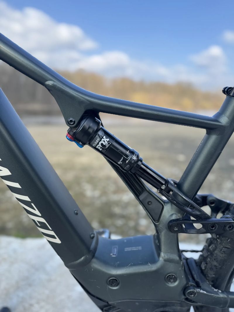 Specialized turbo levo comp 2021 2100km najeto