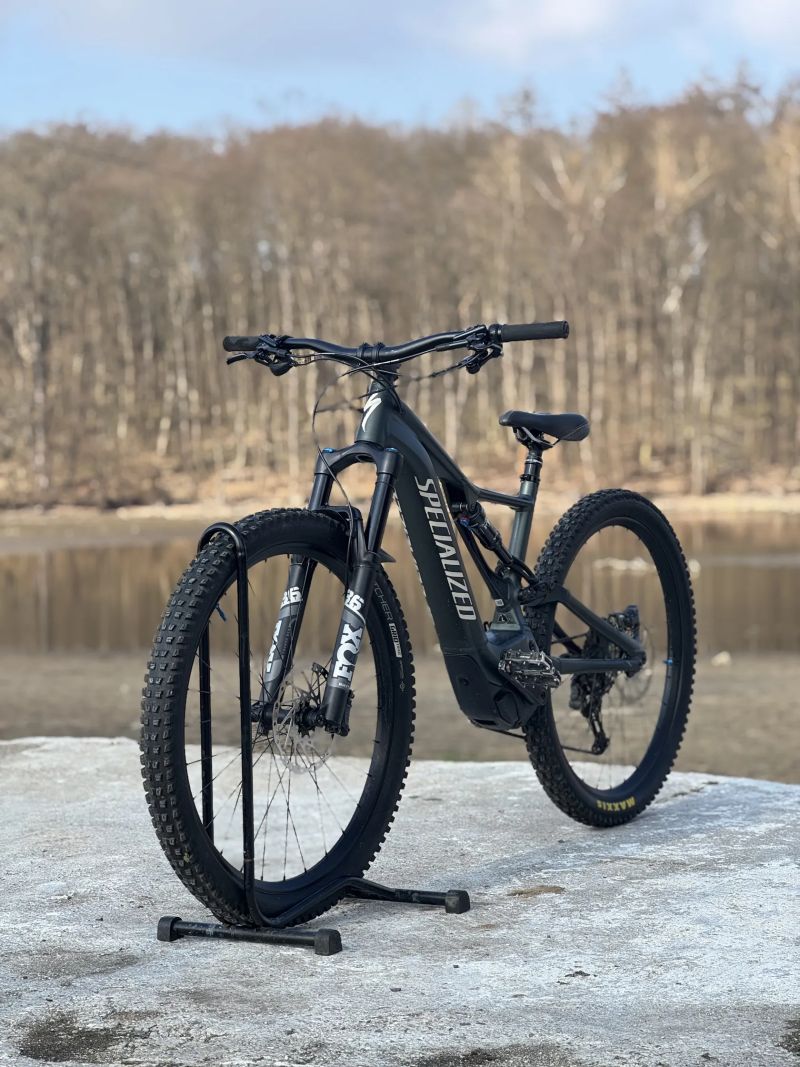 Specialized turbo levo comp 2021 2100km najeto