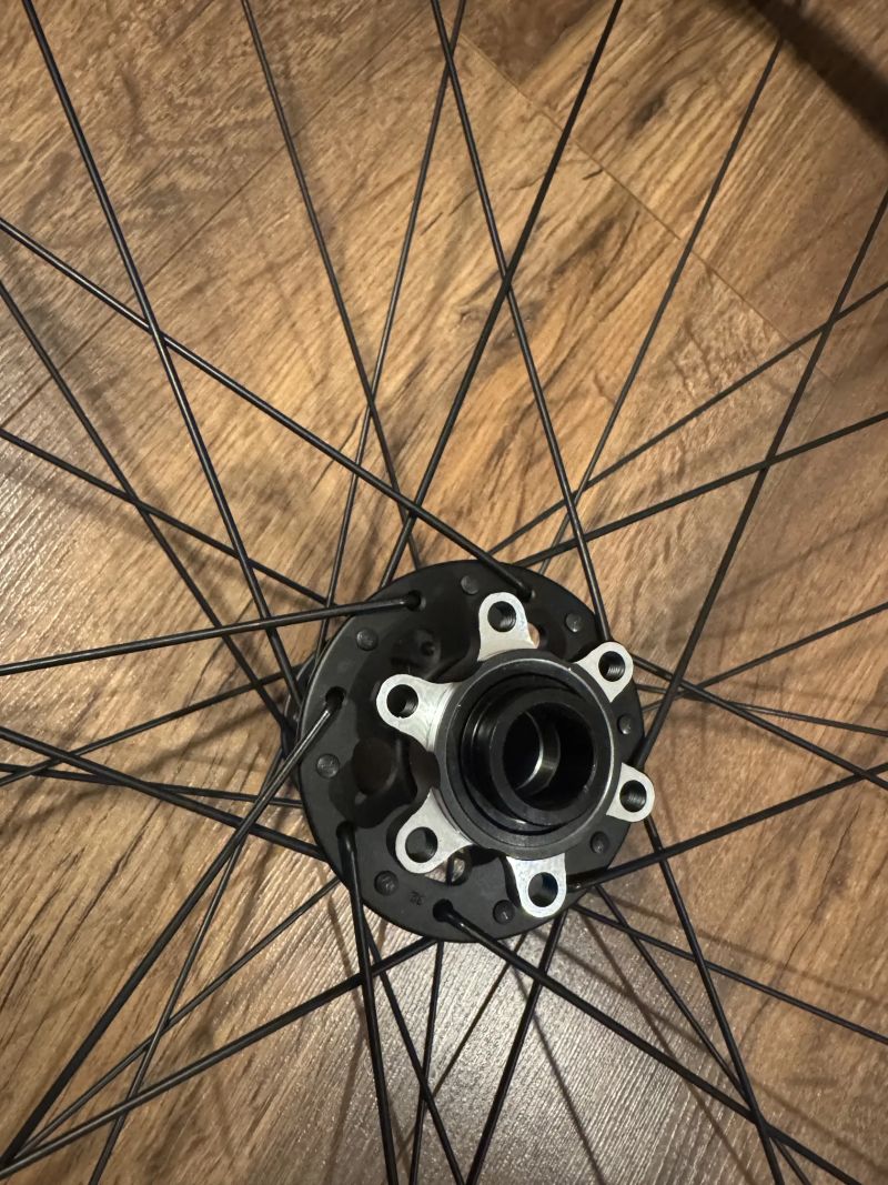 Nová Karbonová AM/Enduro kola NOVATEC M30 29", boost