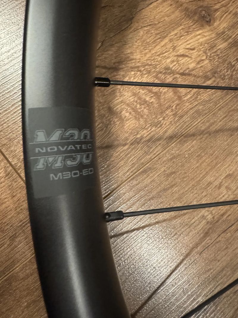 Nová Karbonová AM/Enduro kola NOVATEC M30 29", boost