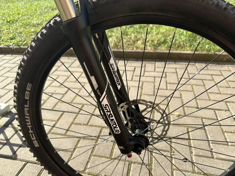 MTB LEVIT Notos 3, sada Shimano Deore, vzduchová vidlice Suntour