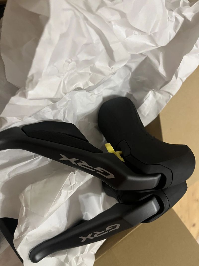 Řadící a brzdové páky Shimano GRX Di2 ST-RX815 2x11s + třmeny BR-RX810, nové