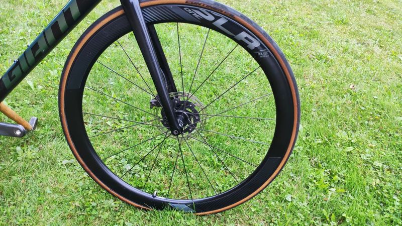 Giant TCR Sram Force AXS, karbonová kola SLR1