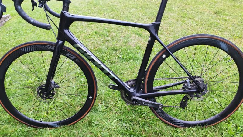 Giant TCR Sram Force AXS, karbonová kola SLR1