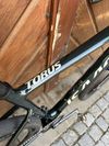 Isaac Torus XL – SRAM FORCE AXS 1x12, wattmetr, karbonová kola FFWD DRIFT