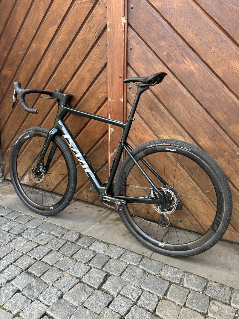 Isaac Torus XL – SRAM FORCE AXS 1x12, wattmetr, karbonová kola FFWD DRIFT
