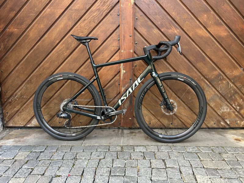 Isaac Torus XL – SRAM FORCE AXS 1x12, wattmetr, karbonová kola FFWD DRIFT