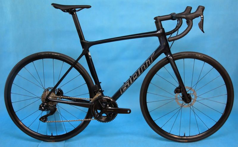 GIANT TCR Advanced 1/1+ Disc Di2 – závodní karbonová silnička - NOVÁ