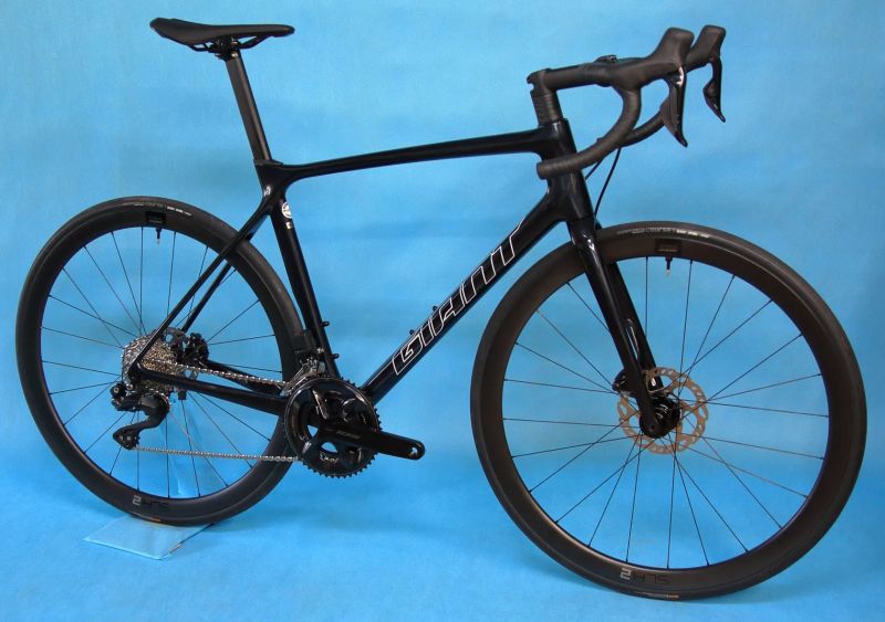 GIANT TCR Advanced 1/1+ Disc Di2 – závodní karbonová silnička - NOVÁ